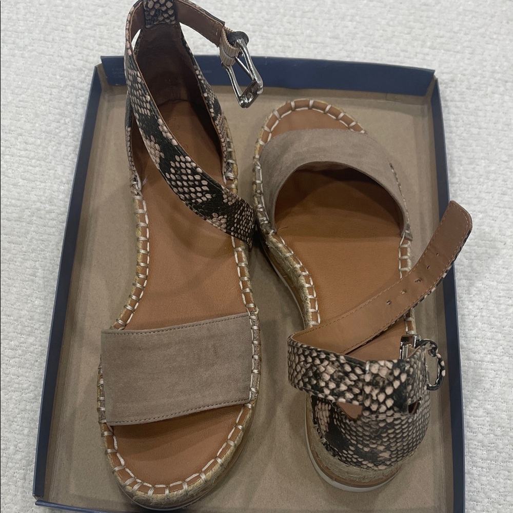Universal Thread Tan and Black Espadrille Sandals